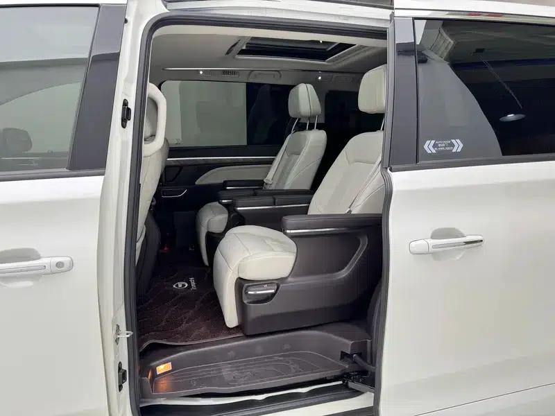 Trumpchi M8 2021 Master Series 390T Supreme Edition — миниатюра 18