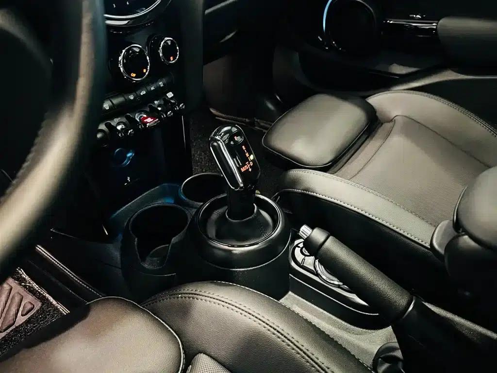 MINI 2023 Facelift 1.5T COOPER Artist 5-Door Edition — миниатюра 11