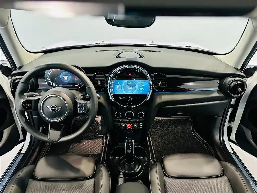 MINI 2023 Facelift 1.5T COOPER Artist 5-Door Edition — миниатюра 7