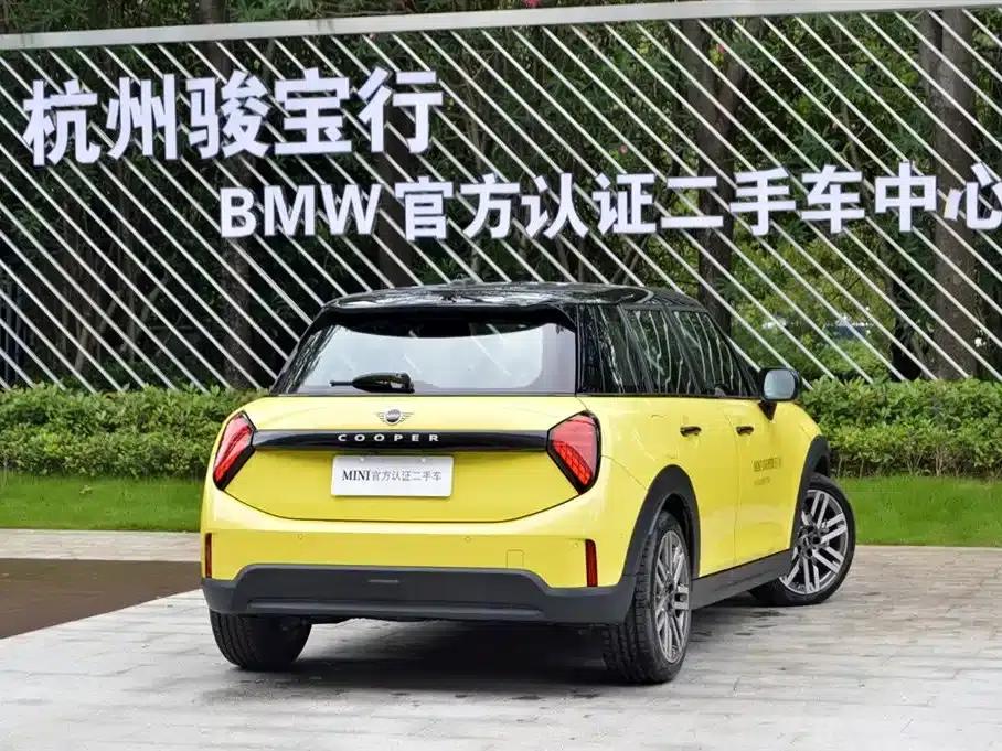 2025 MINI 1.5T COOPER Classic Three-Door Version — миниатюра 3