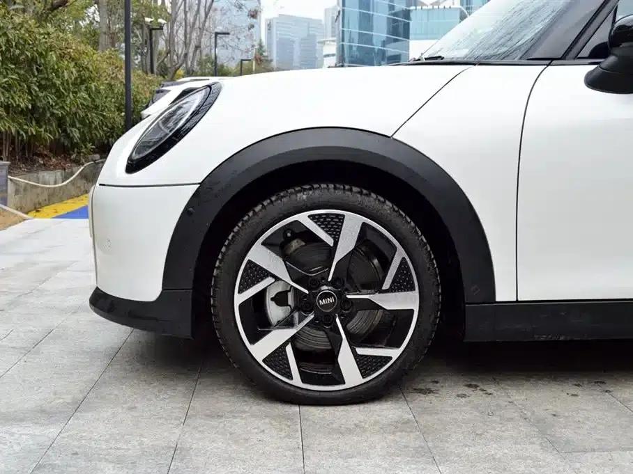 MINI 2025 2.0T COOPER S Artist 5-Door Edition — миниатюра 4