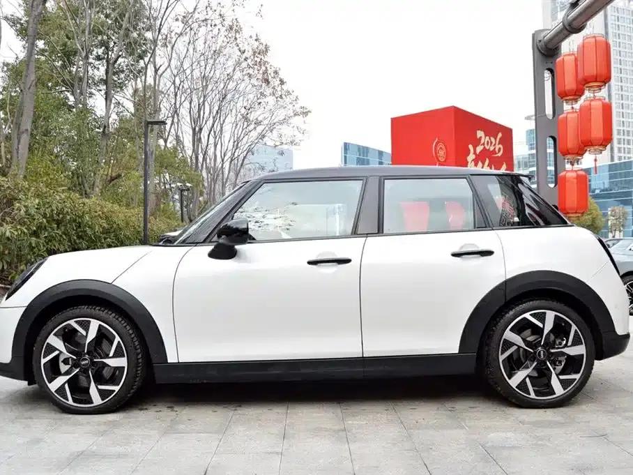 MINI 2025 2.0T COOPER S Artist 5-Door Edition — миниатюра 5