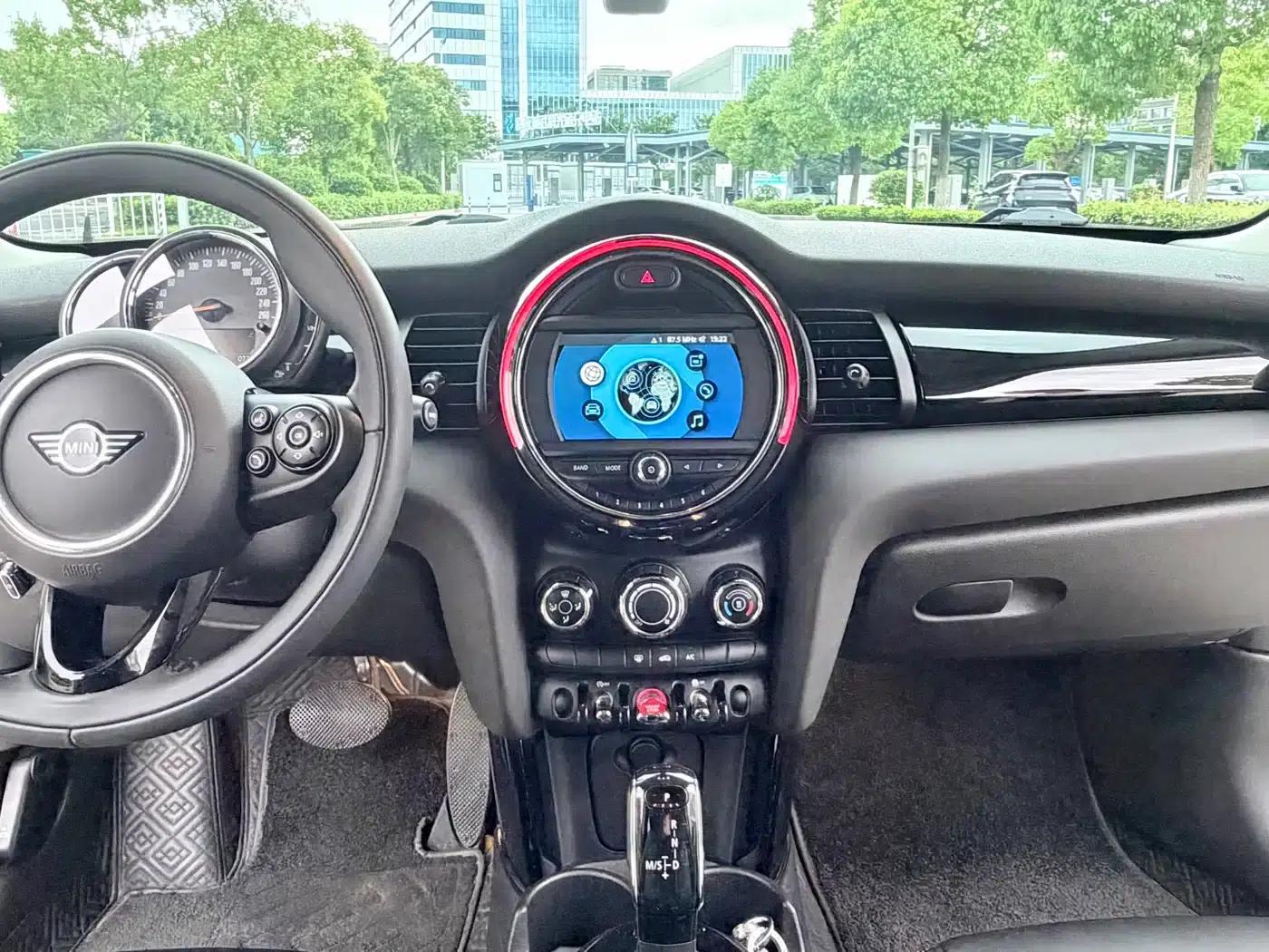 MINI 2020 1.5T ONE PLUS — миниатюра 12