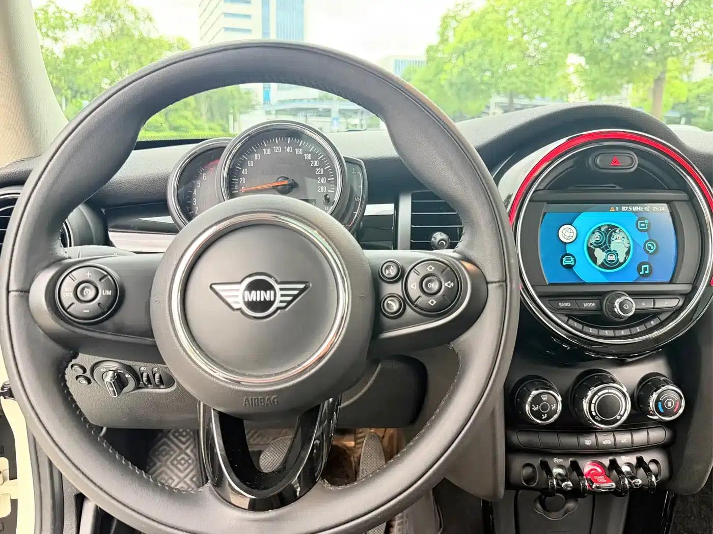 MINI 2020 1.5T ONE PLUS — миниатюра 16
