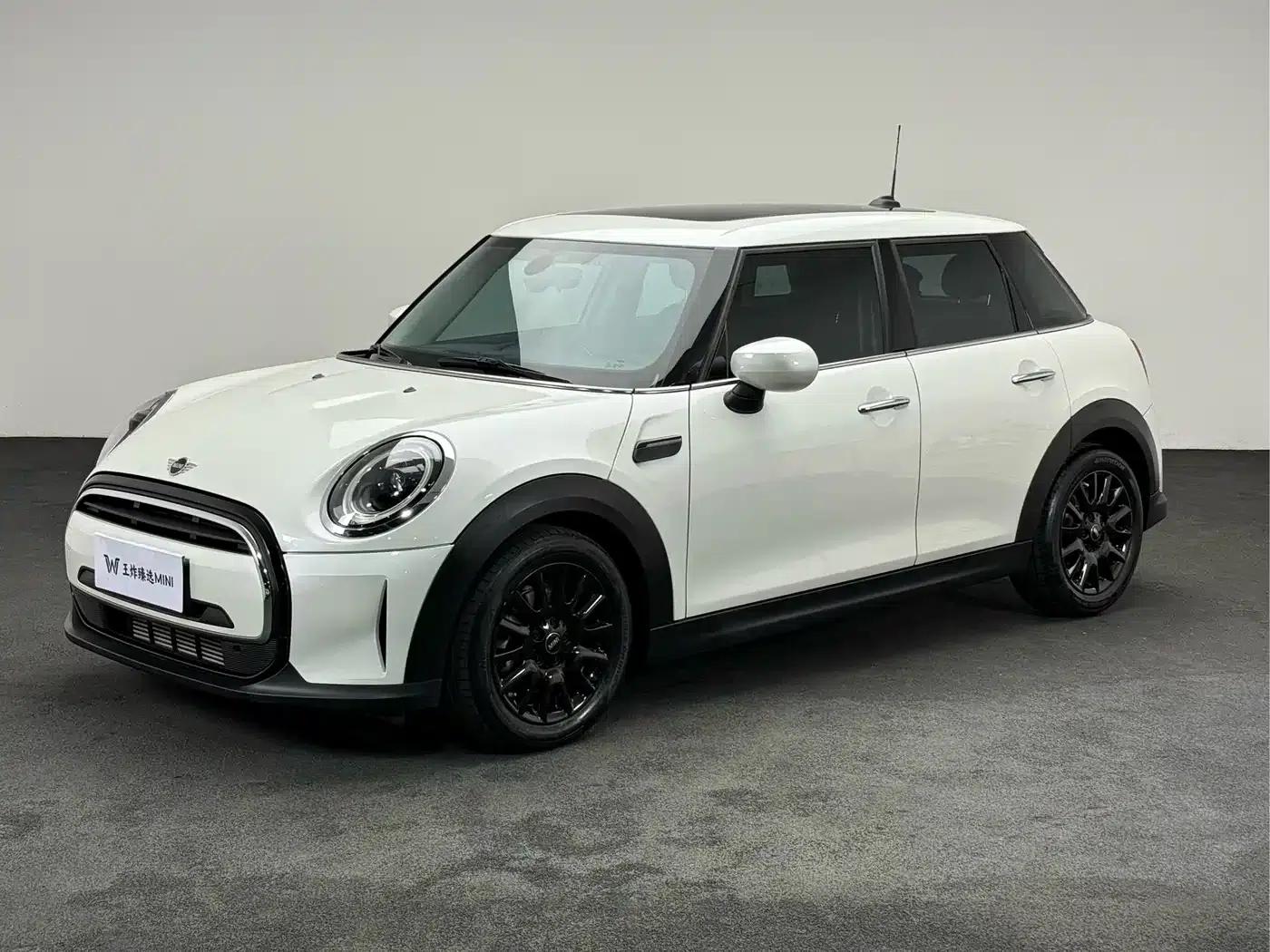 2023 MINI 1.5T ONE 5-Door Edition — миниатюра 1