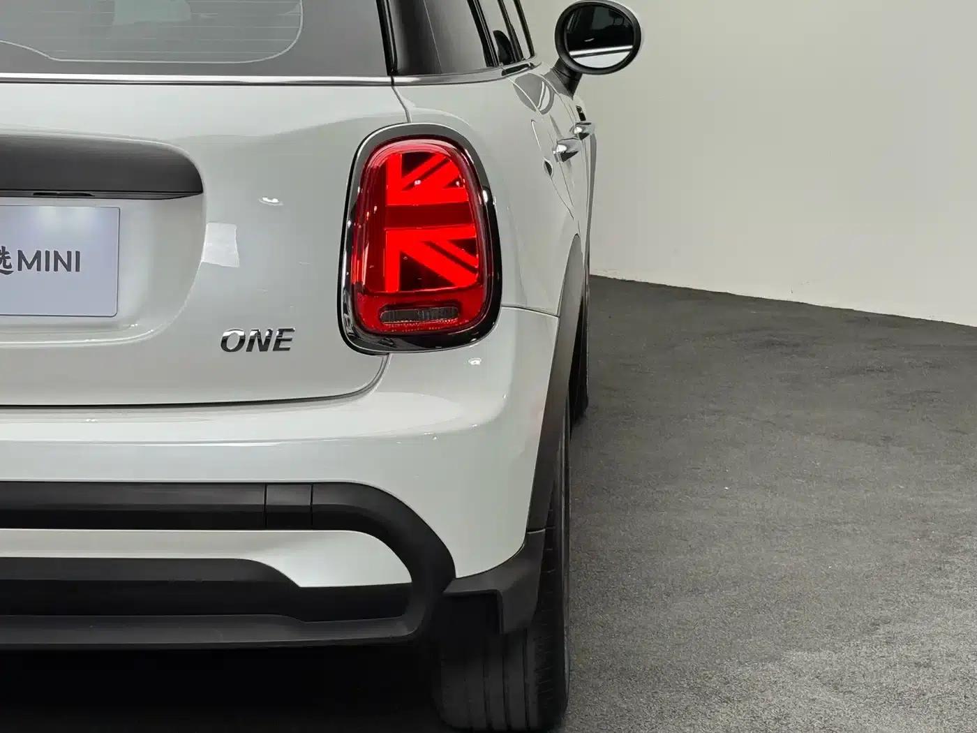 2023 MINI 1.5T ONE 5-Door Edition — миниатюра 11