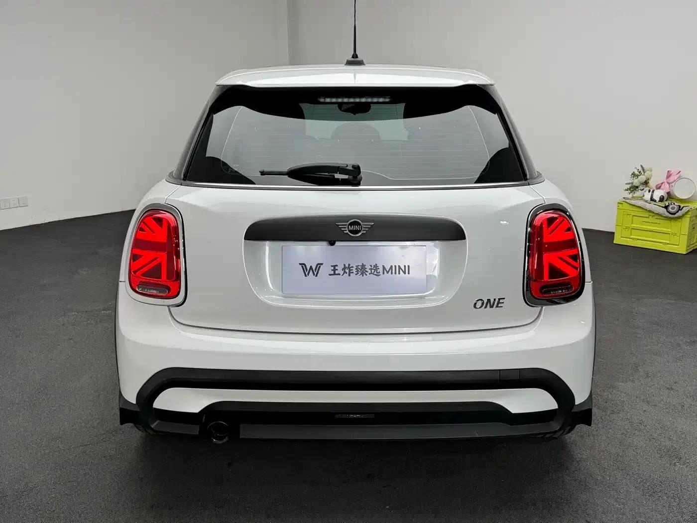2023 MINI 1.5T ONE 5-Door Edition — миниатюра 12