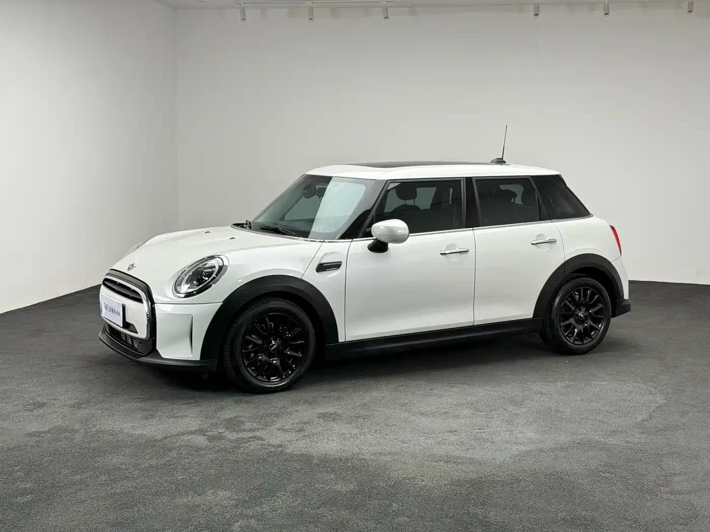 2023 MINI 1.5T ONE 5-Door Edition — миниатюра 3