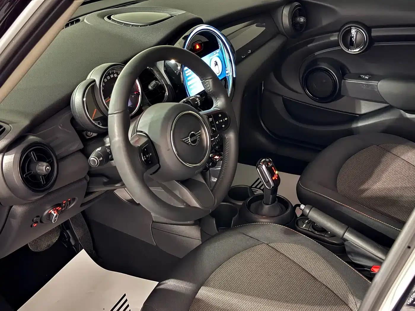 2023 MINI 1.5T ONE 5-Door Edition — миниатюра 7