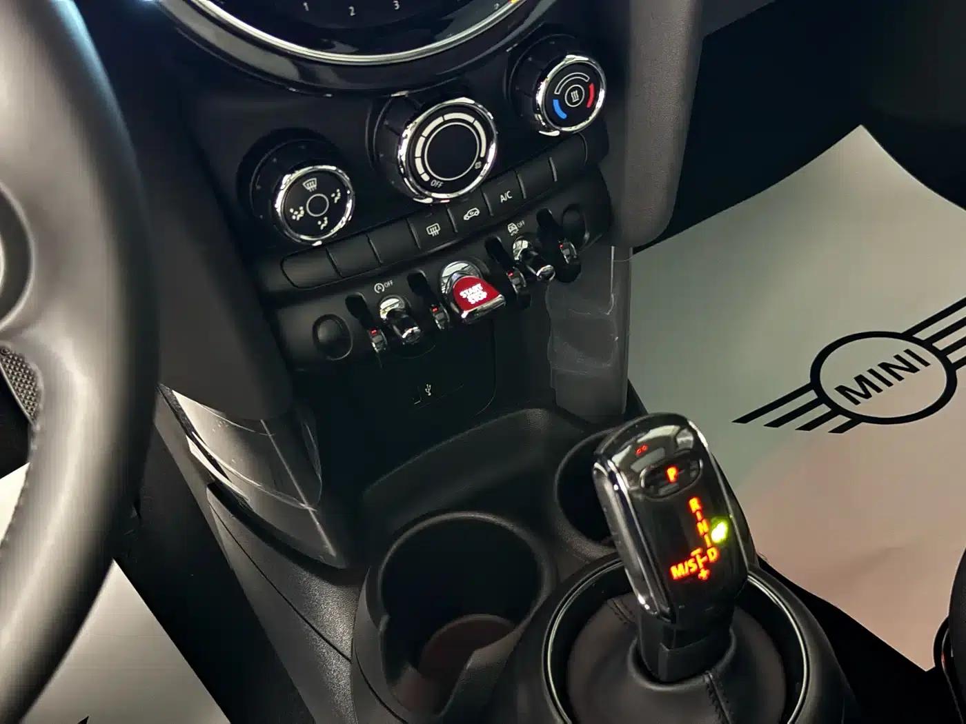2023 MINI 1.5T ONE 5-Door Edition — миниатюра 8