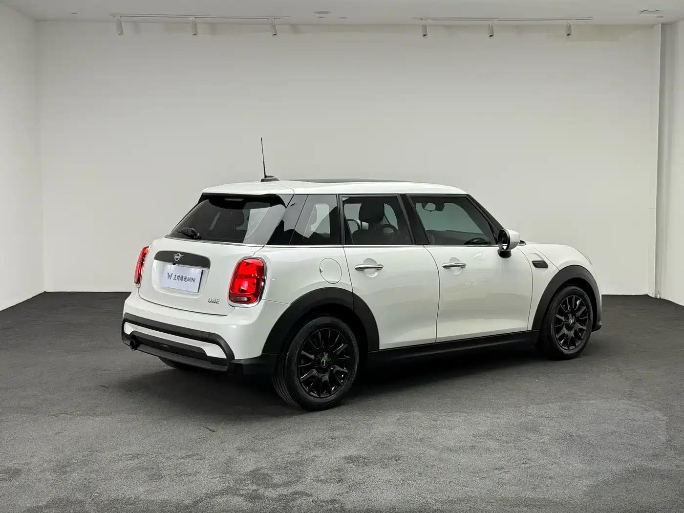 2023 MINI 1.5T ONE 5-Door Edition — миниатюра 9