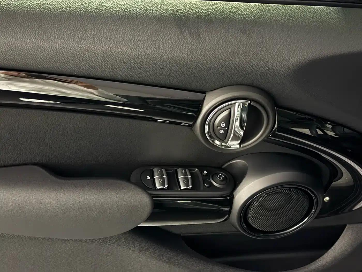 2022 MINI 1.5T COOPER Classic 5-Door — миниатюра 8