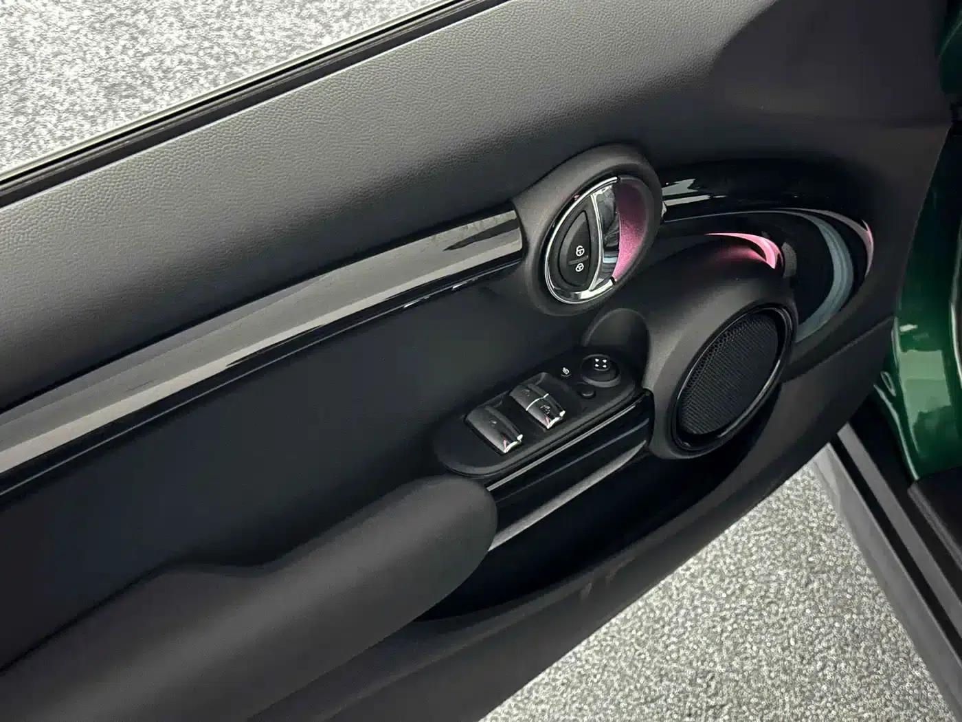 MINI 2022 1.5T COOPER Classic — миниатюра 9