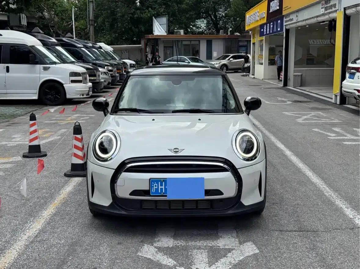 MINI 2023 Facelift 1.5T COOPER Artist — миниатюра 1