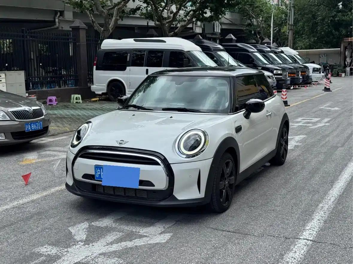 MINI 2023 Facelift 1.5T COOPER Artist — миниатюра 2