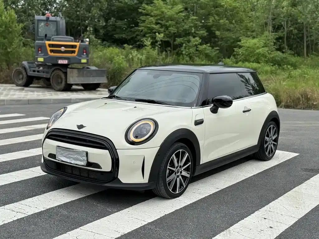 MINI 2022 Facelift 1.5T COOPER Artist — миниатюра 1