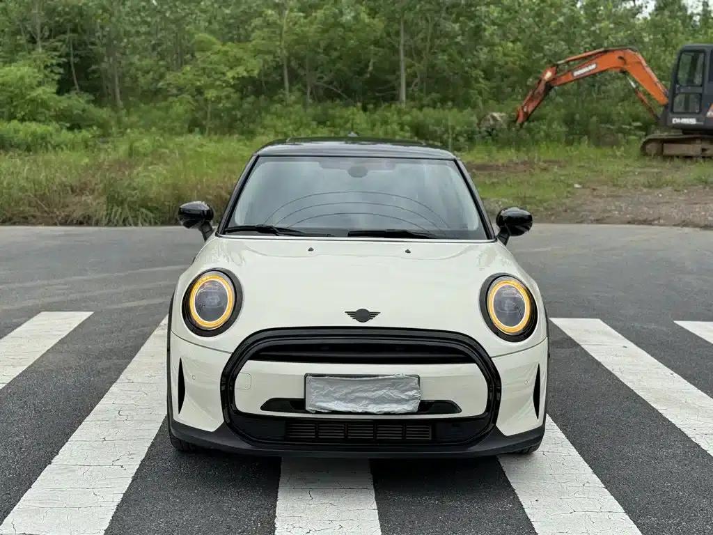 MINI 2022 Facelift 1.5T COOPER Artist — миниатюра 2