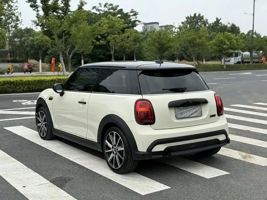 MINI 2022 Facelift 1.5T COOPER Artist — миниатюра 7