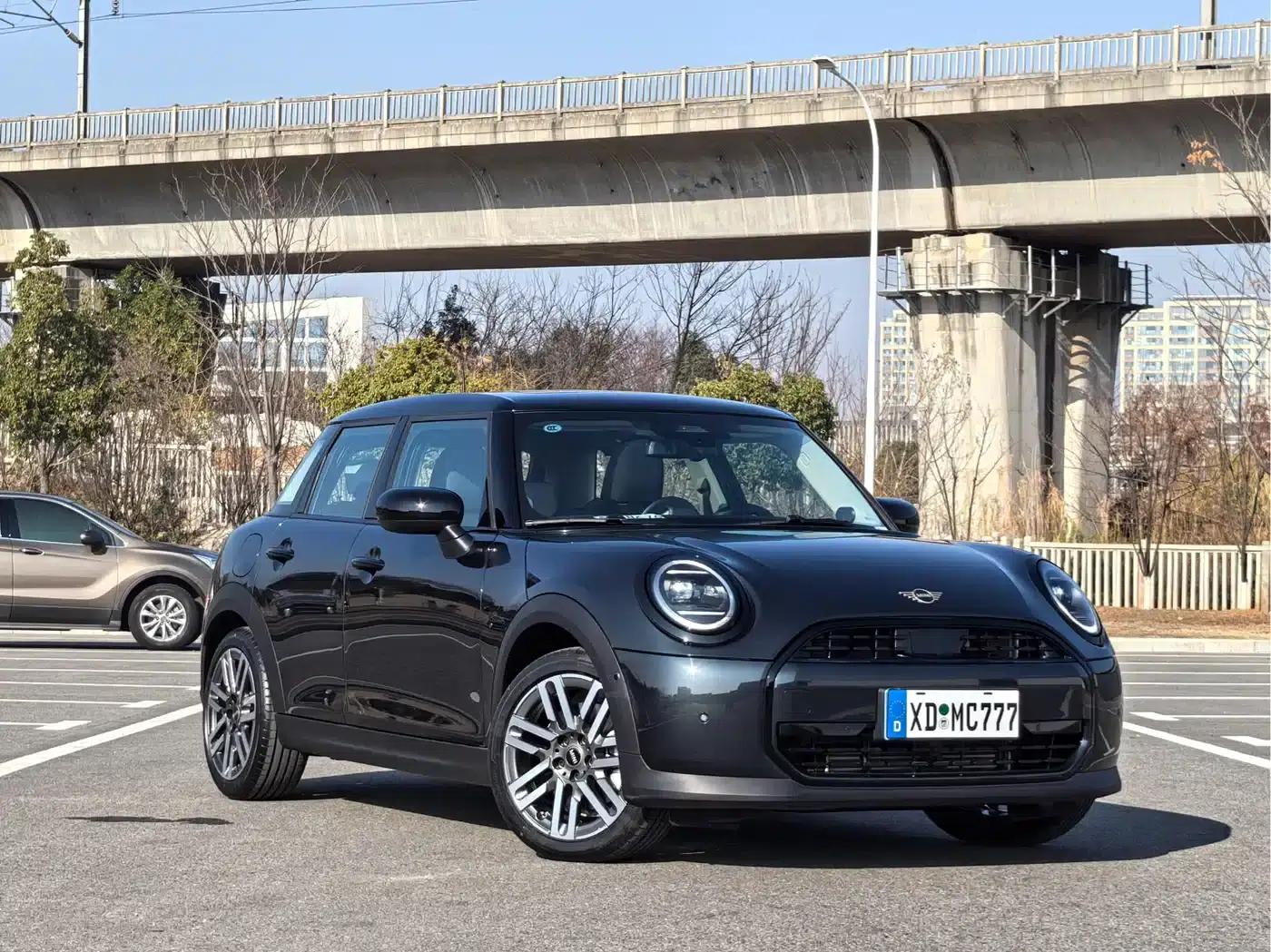 2025 MINI 1.5T COOPER Classic 5-Door — миниатюра 3