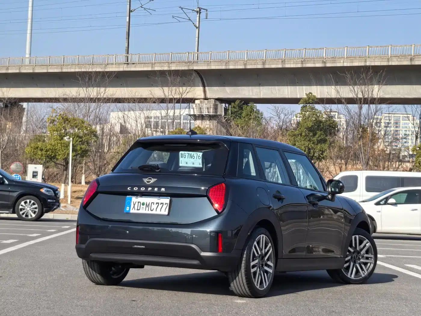 2025 MINI 1.5T COOPER Classic 5-Door — миниатюра 6
