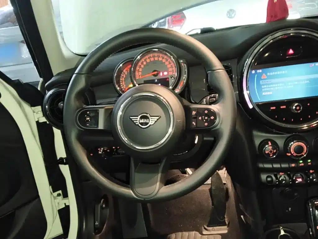 MINI 2022 1.5T ONE 5-Door Plus — миниатюра 11