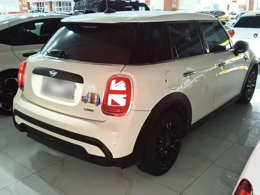 MINI 2022 1.5T ONE 5-Door Plus — миниатюра 7