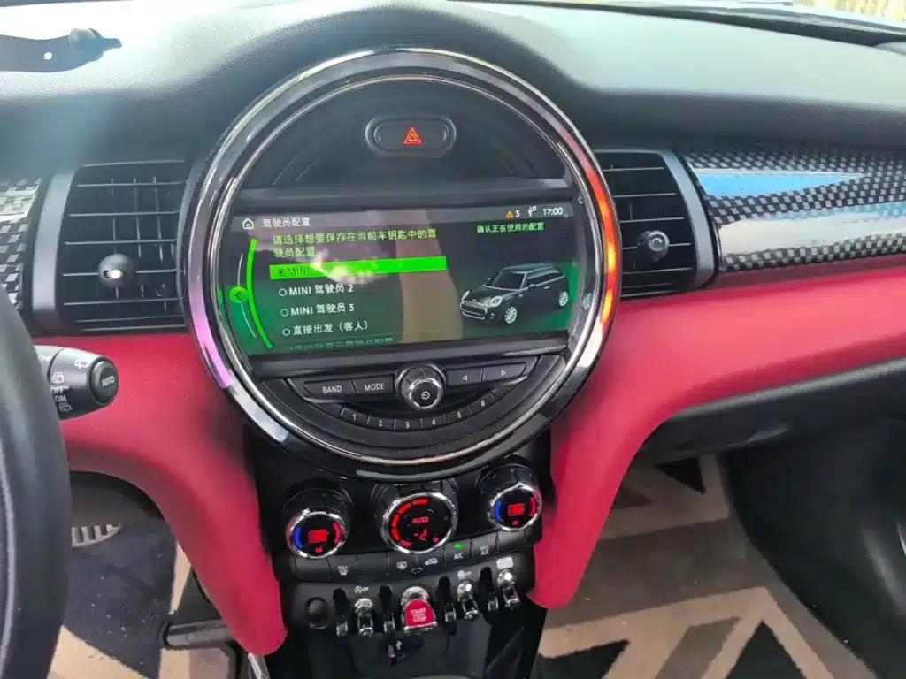 MINI 2018 2.0T COOPER S Classic — миниатюра 13