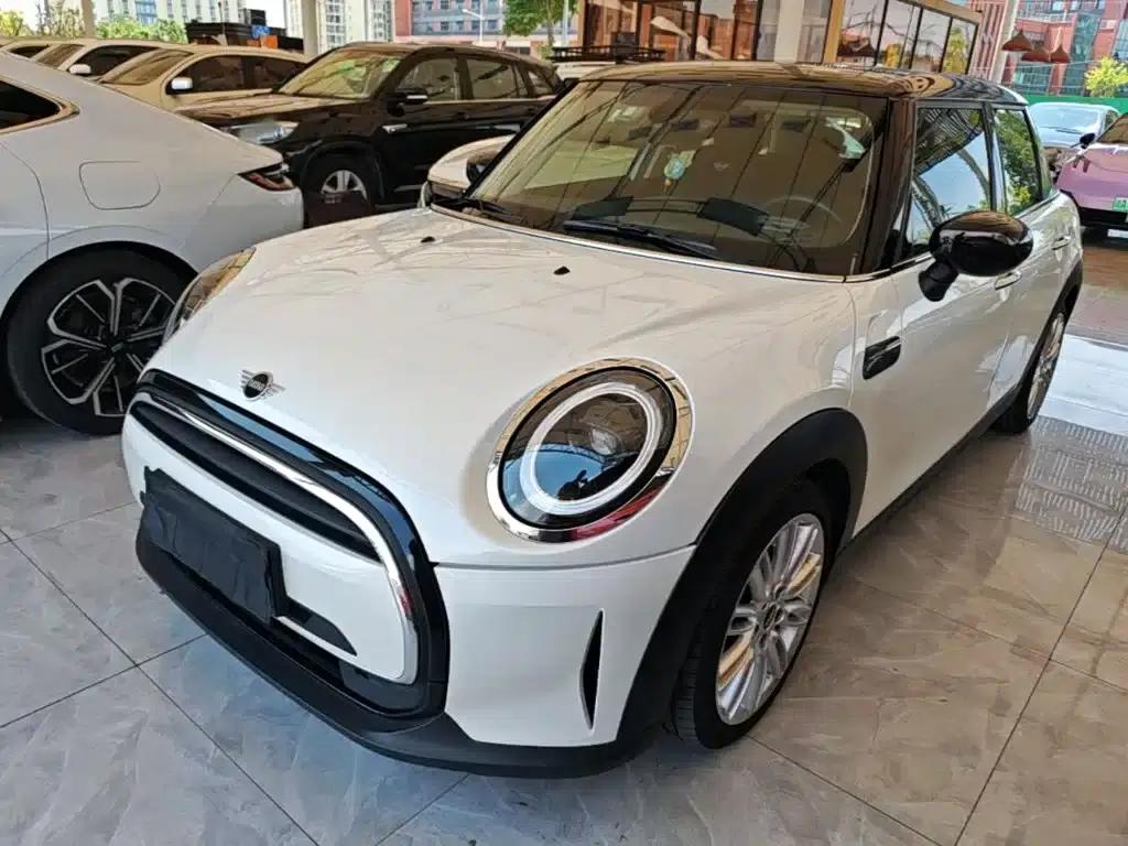 MINI 2023 Facelift 1.5T COOPER Artist 5-Door Edition — миниатюра 1