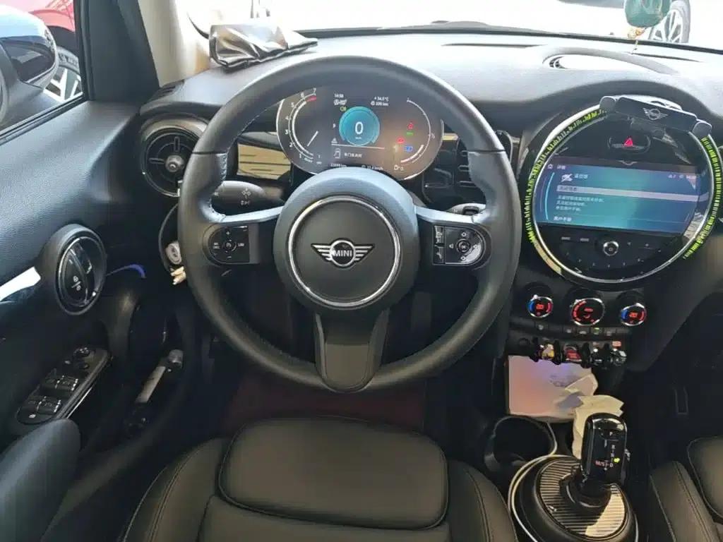 MINI 2023 Facelift 1.5T COOPER Artist 5-Door Edition — миниатюра 11