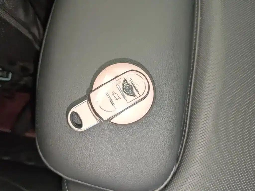 MINI 2023 Facelift 1.5T COOPER Artist 5-Door Edition — миниатюра 9