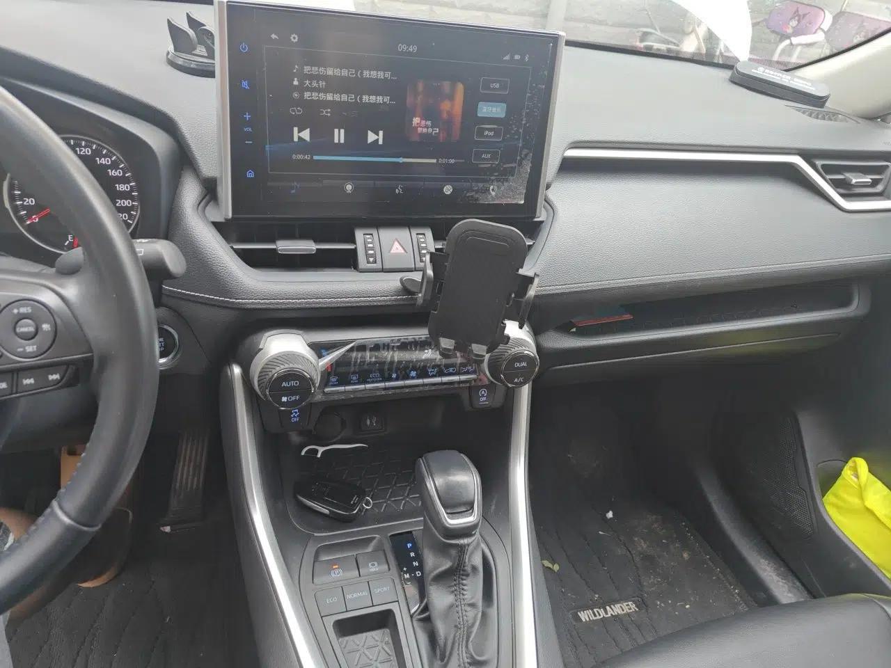Toyota Wildlander 2022 2.0L CVT Two-Wheel Drive Luxury Edition — миниатюра 13