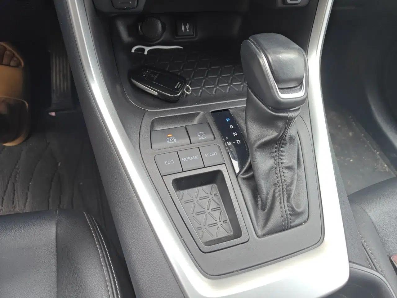 Toyota Wildlander 2022 2.0L CVT Two-Wheel Drive Luxury Edition — миниатюра 14
