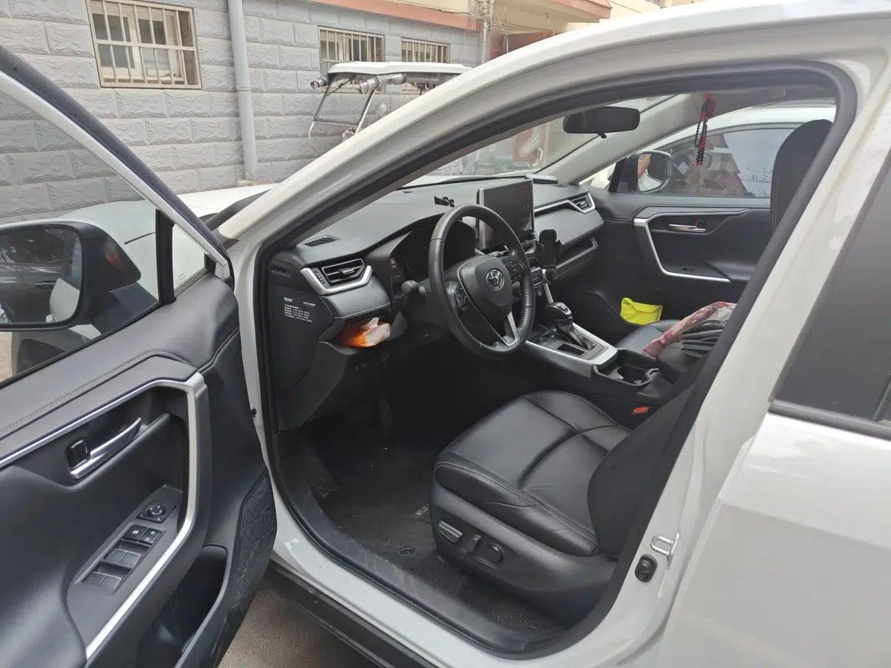 Toyota Wildlander 2022 2.0L CVT Two-Wheel Drive Luxury Edition — миниатюра 16