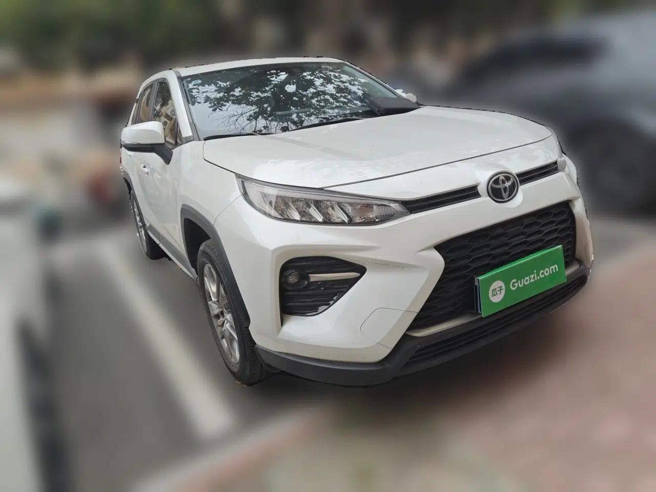 Toyota Wildlander 2022 2.0L CVT Two-Wheel Drive Luxury Edition — миниатюра 3