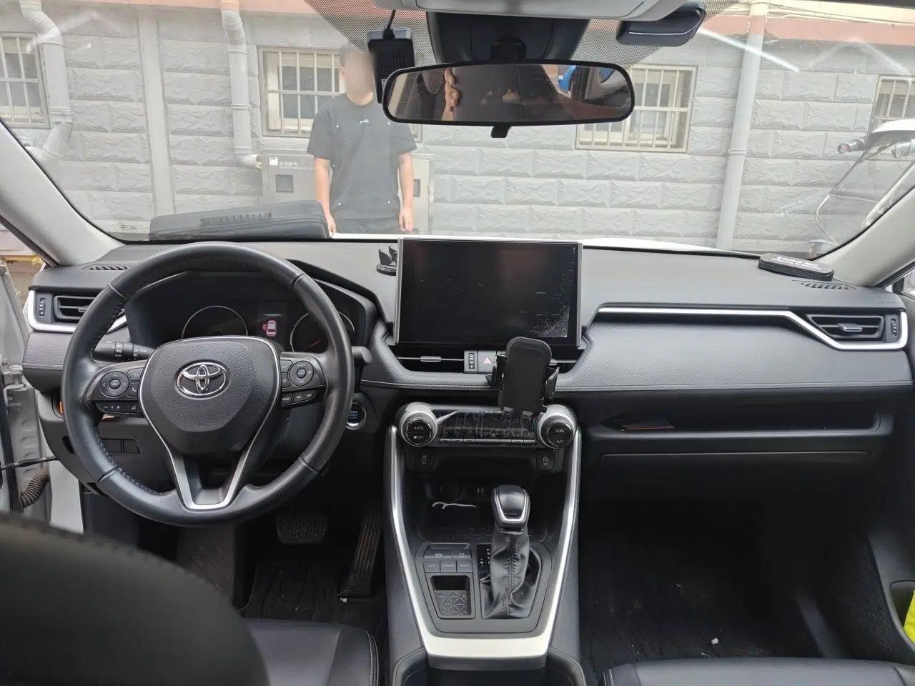 Toyota Wildlander 2022 2.0L CVT Two-Wheel Drive Luxury Edition — миниатюра 9