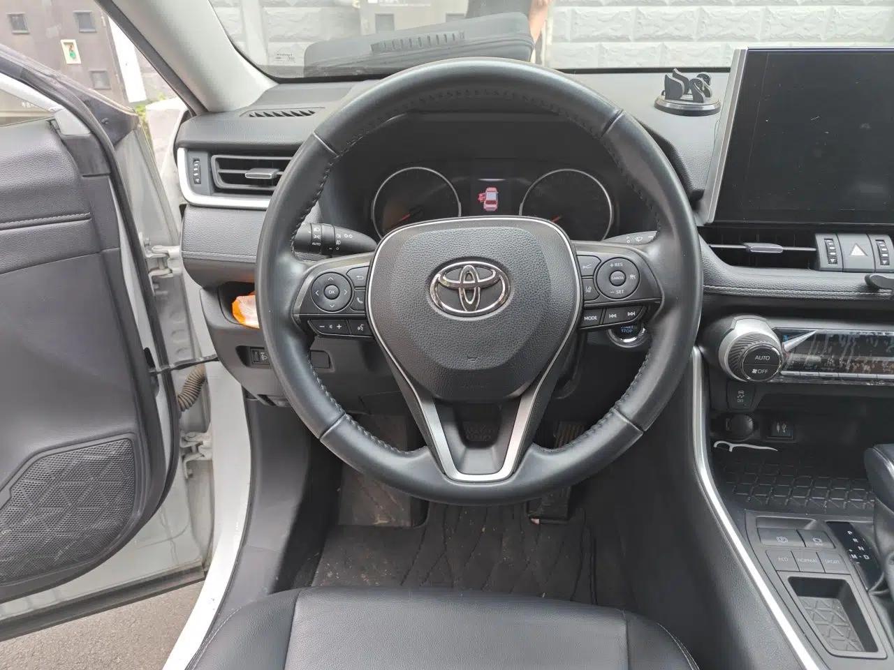 Toyota Wildlander 2022 2.0L CVT Two-Wheel Drive Luxury Edition — миниатюра 10