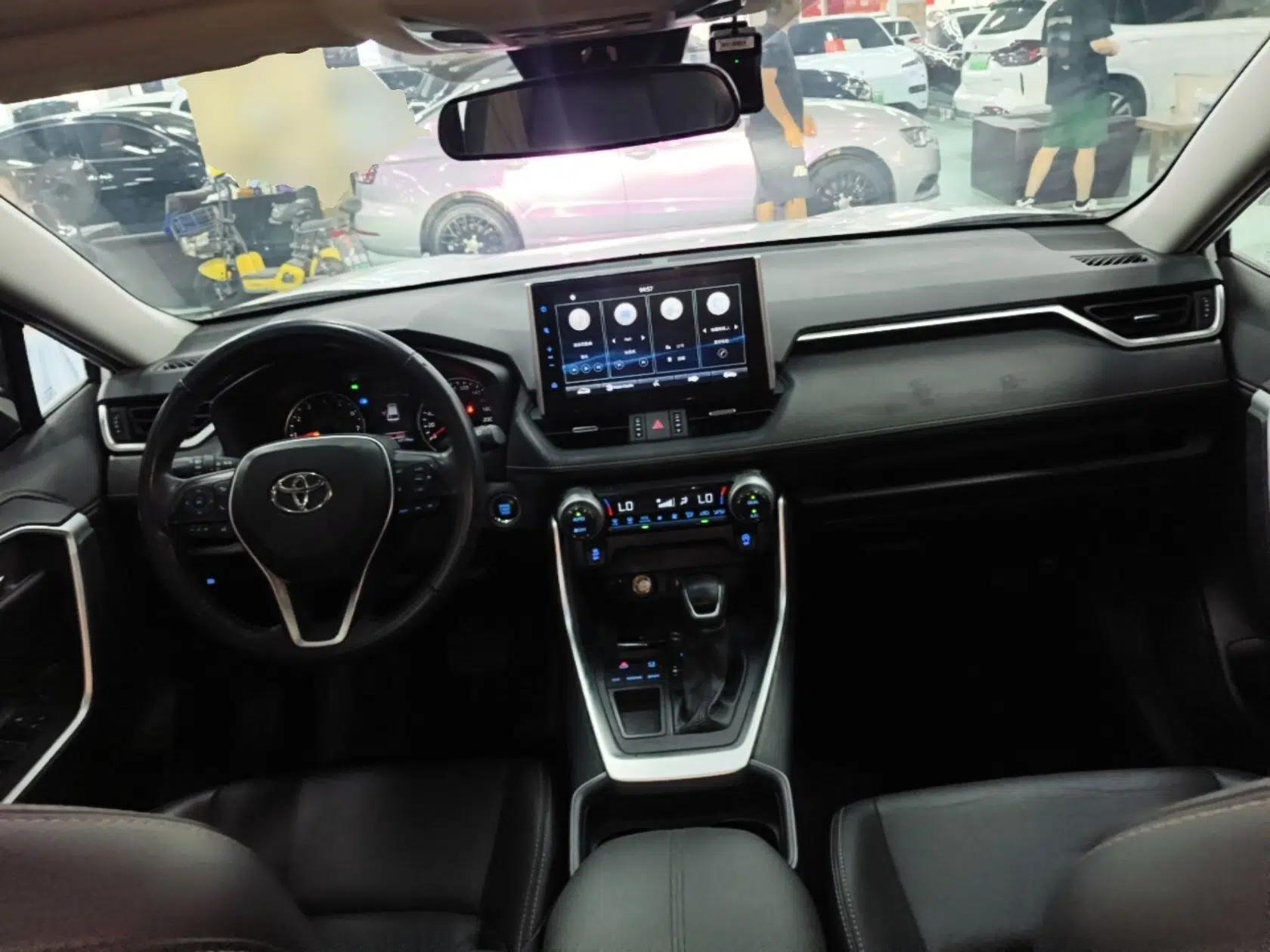 Toyota Wildlander 2022 2.0L CVT Two-Wheel Drive Luxury Edition — миниатюра 12