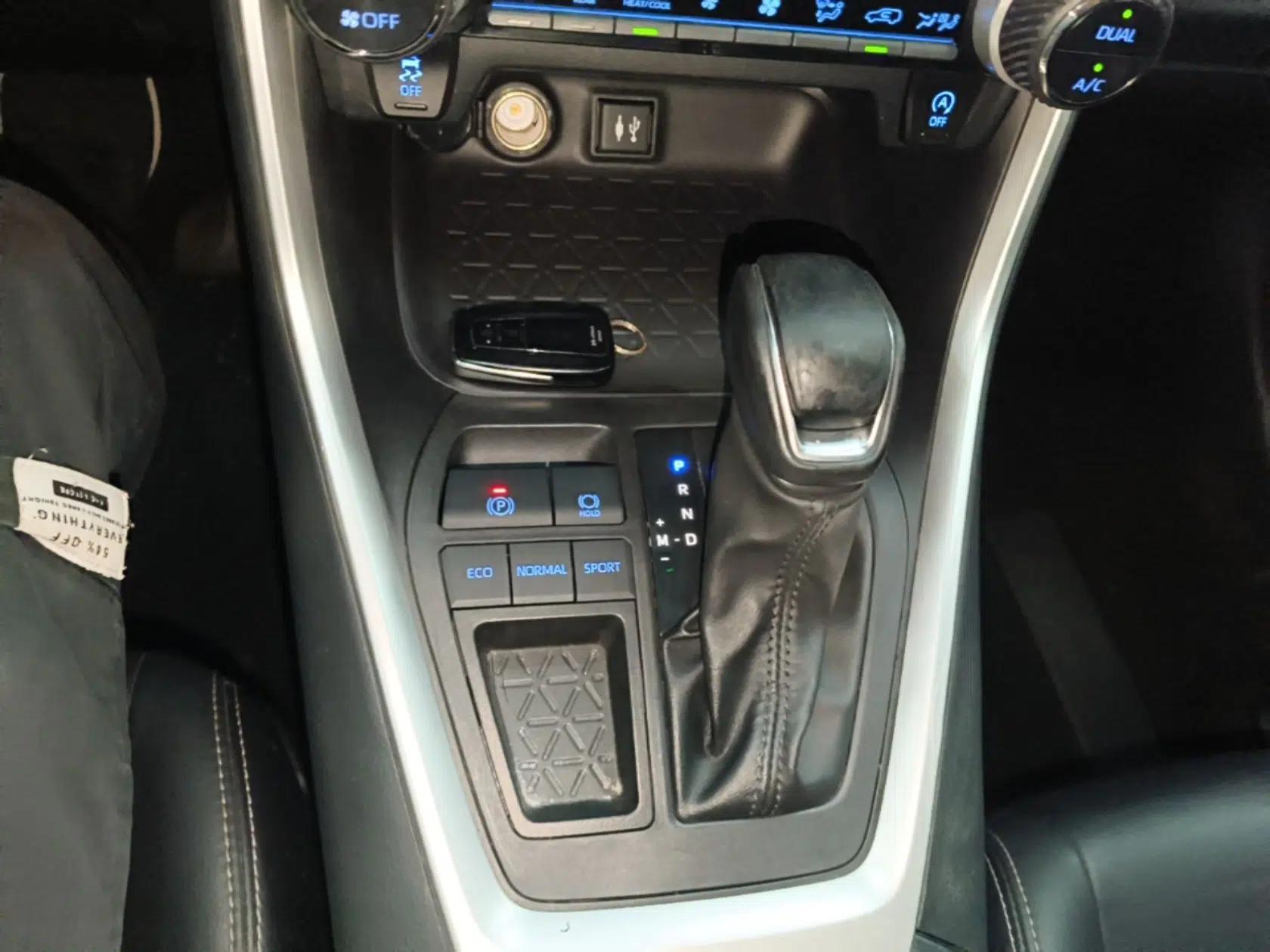 Toyota Wildlander 2022 2.0L CVT Two-Wheel Drive Luxury Edition — миниатюра 16