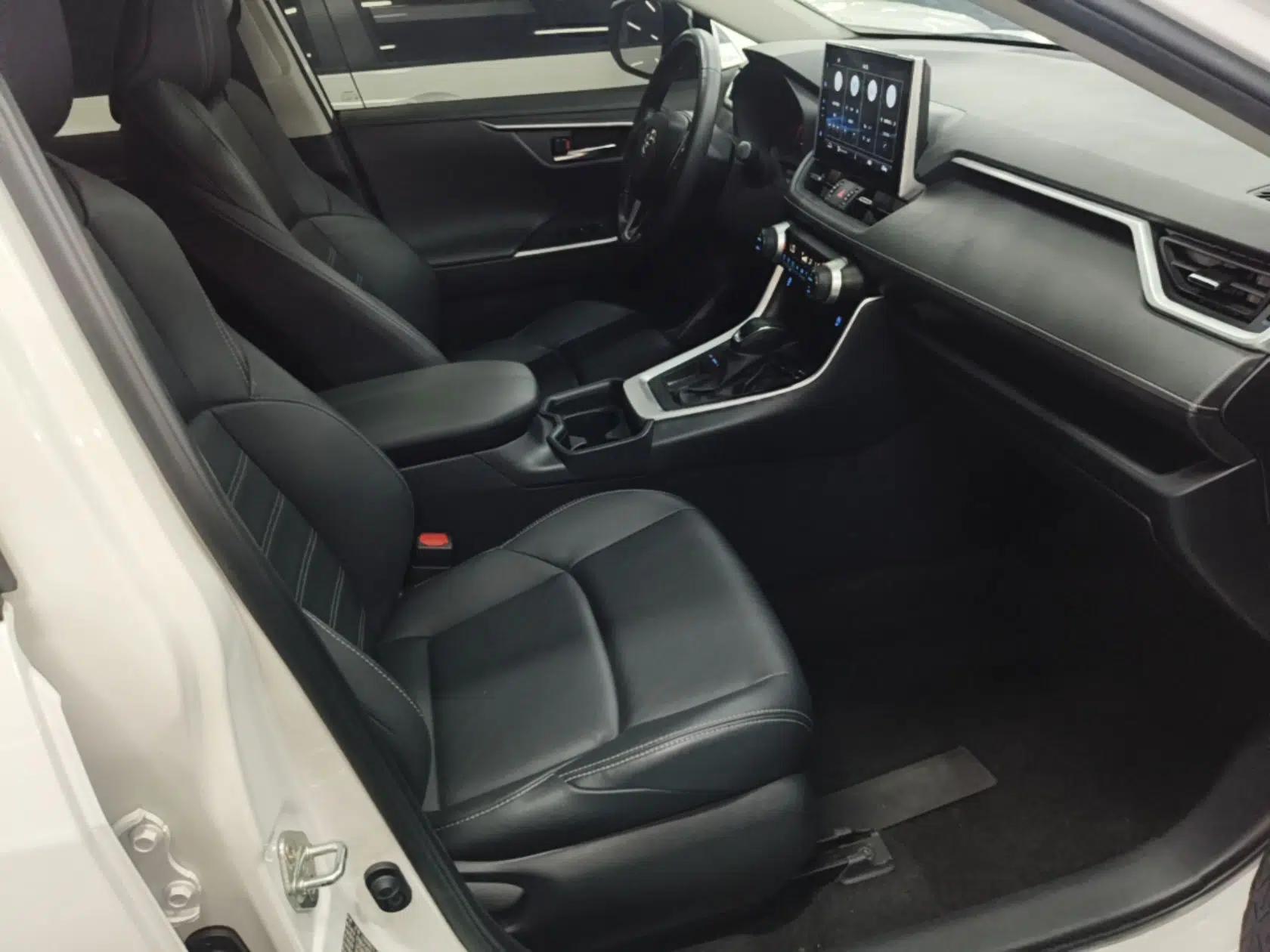 Toyota Wildlander 2022 2.0L CVT Two-Wheel Drive Luxury Edition — миниатюра 19