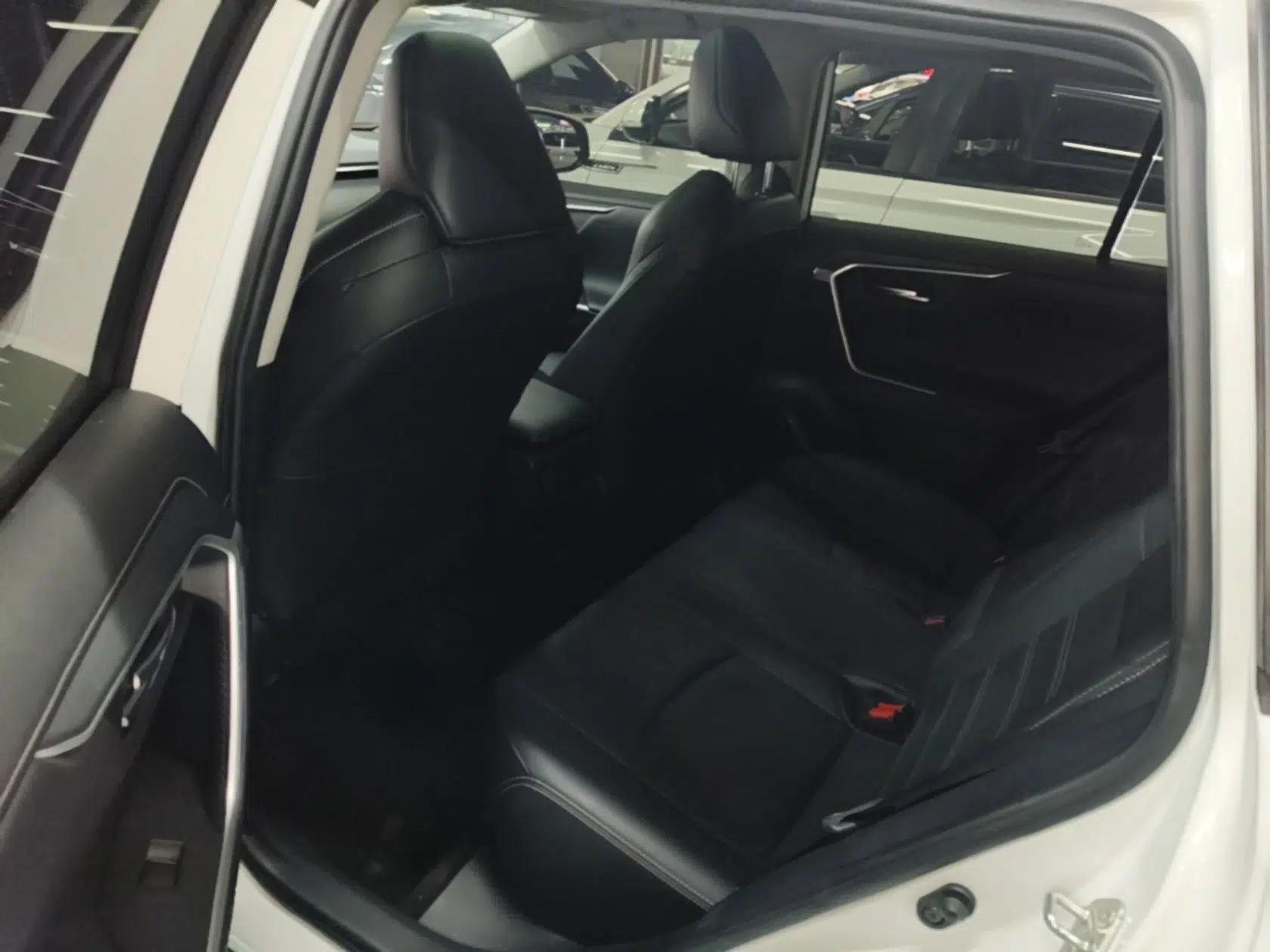 Toyota Wildlander 2022 2.0L CVT Two-Wheel Drive Luxury Edition — миниатюра 20