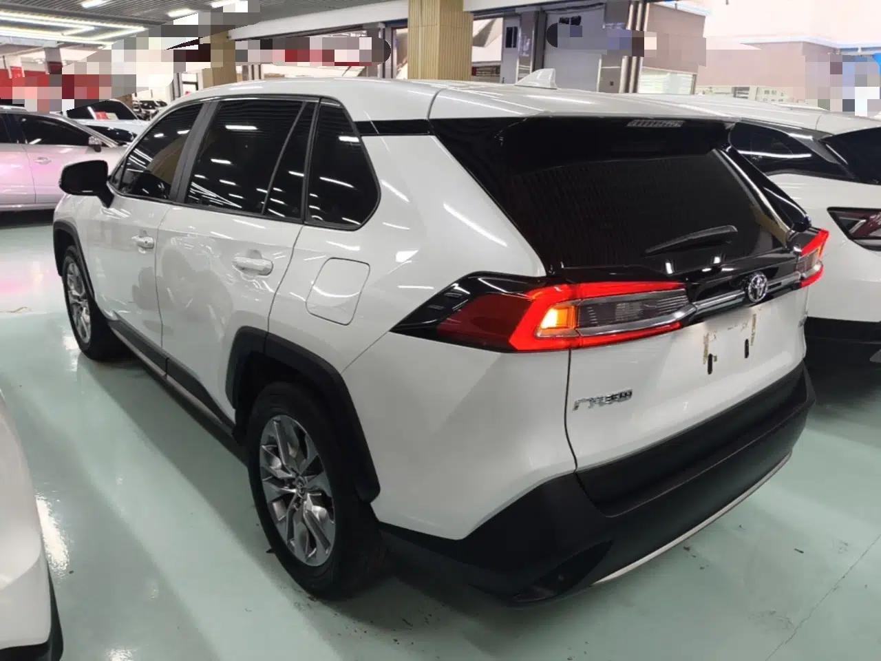 Toyota Wildlander 2022 2.0L CVT Two-Wheel Drive Luxury Edition — миниатюра 4
