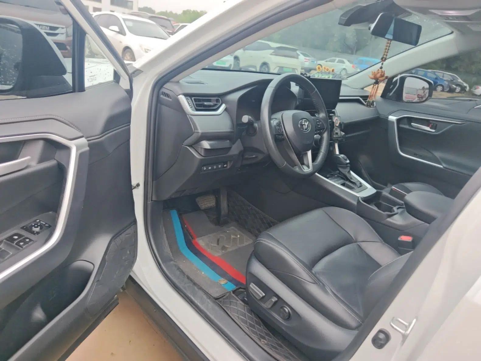 Toyota Wildlander 2023 2.0L CVT Four-Wheel Drive Luxury PLUS Edition — миниатюра 18
