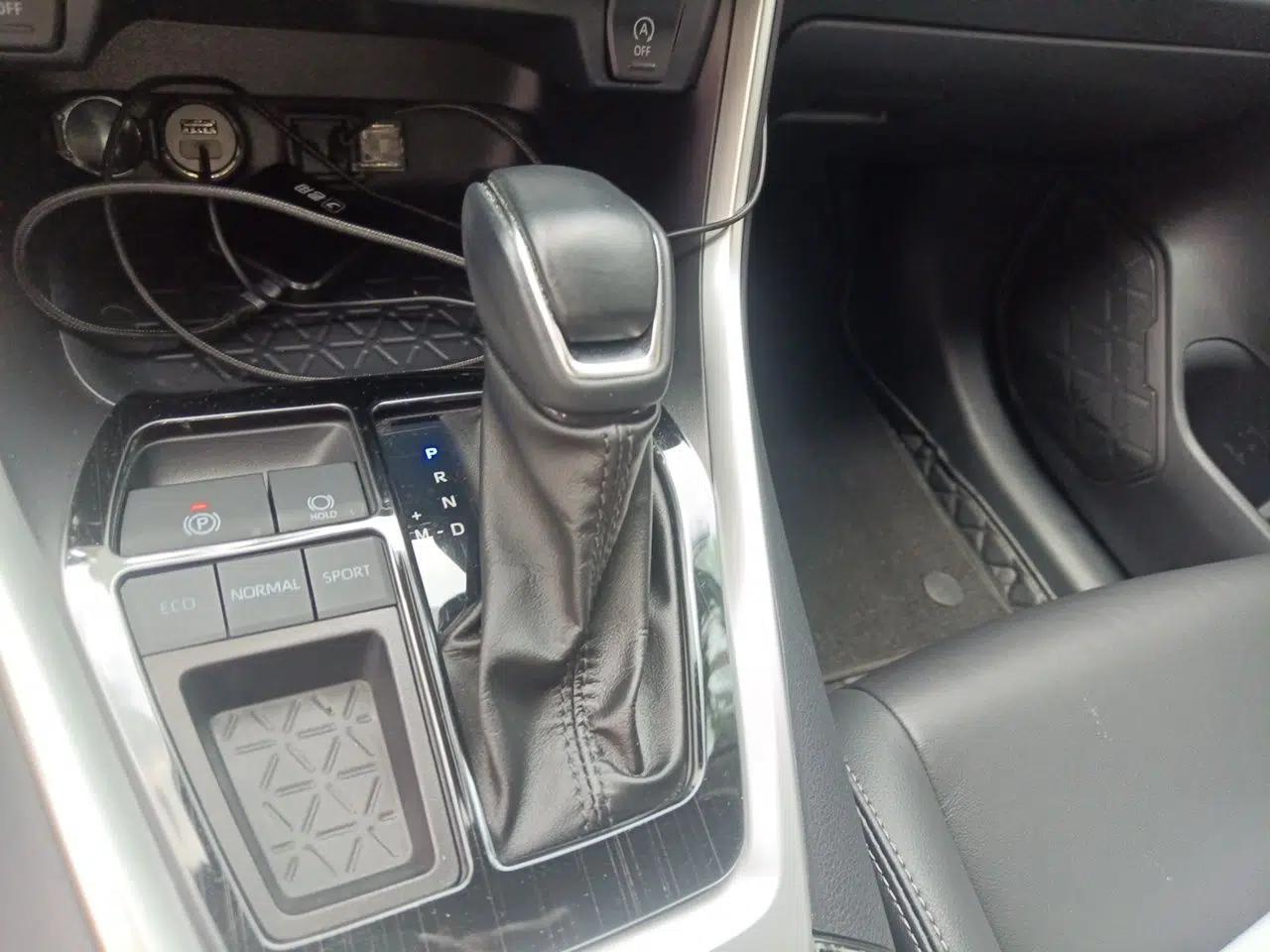 Toyota Wildlander 2022 2.0L CVT Two-Wheel Drive Luxury PLUS Edition — миниатюра 14