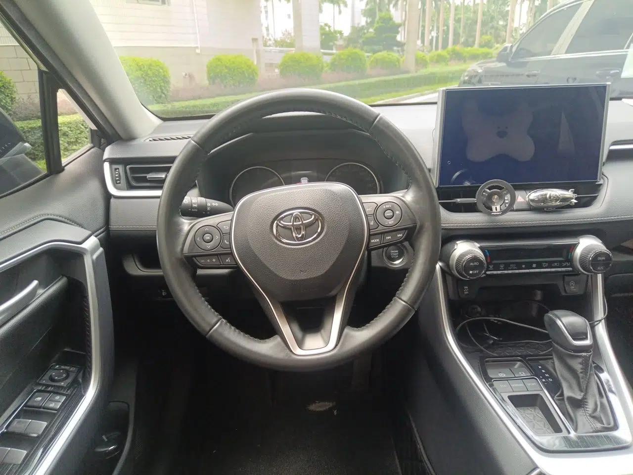 Toyota Wildlander 2022 2.0L CVT Two-Wheel Drive Luxury PLUS Edition — миниатюра 10