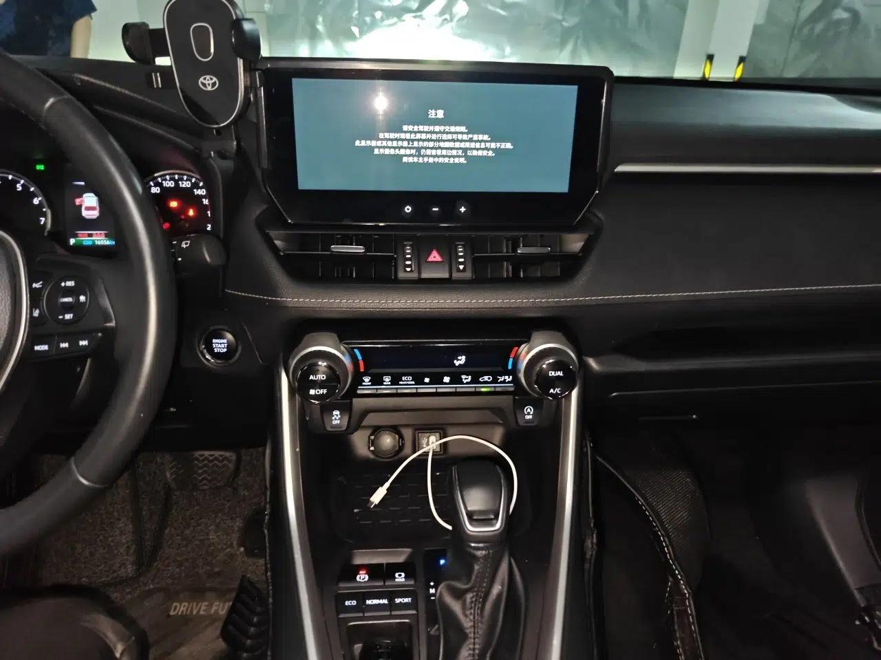 Toyota Wildlander 2023 2.0L CVT Two-Wheel Drive Urban Edition — миниатюра 13