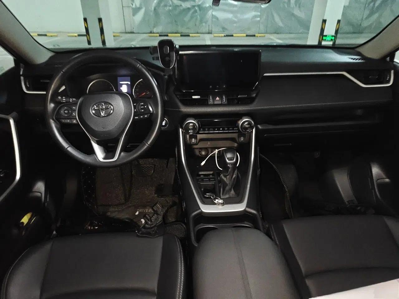 Toyota Wildlander 2023 2.0L CVT Two-Wheel Drive Urban Edition — миниатюра 9