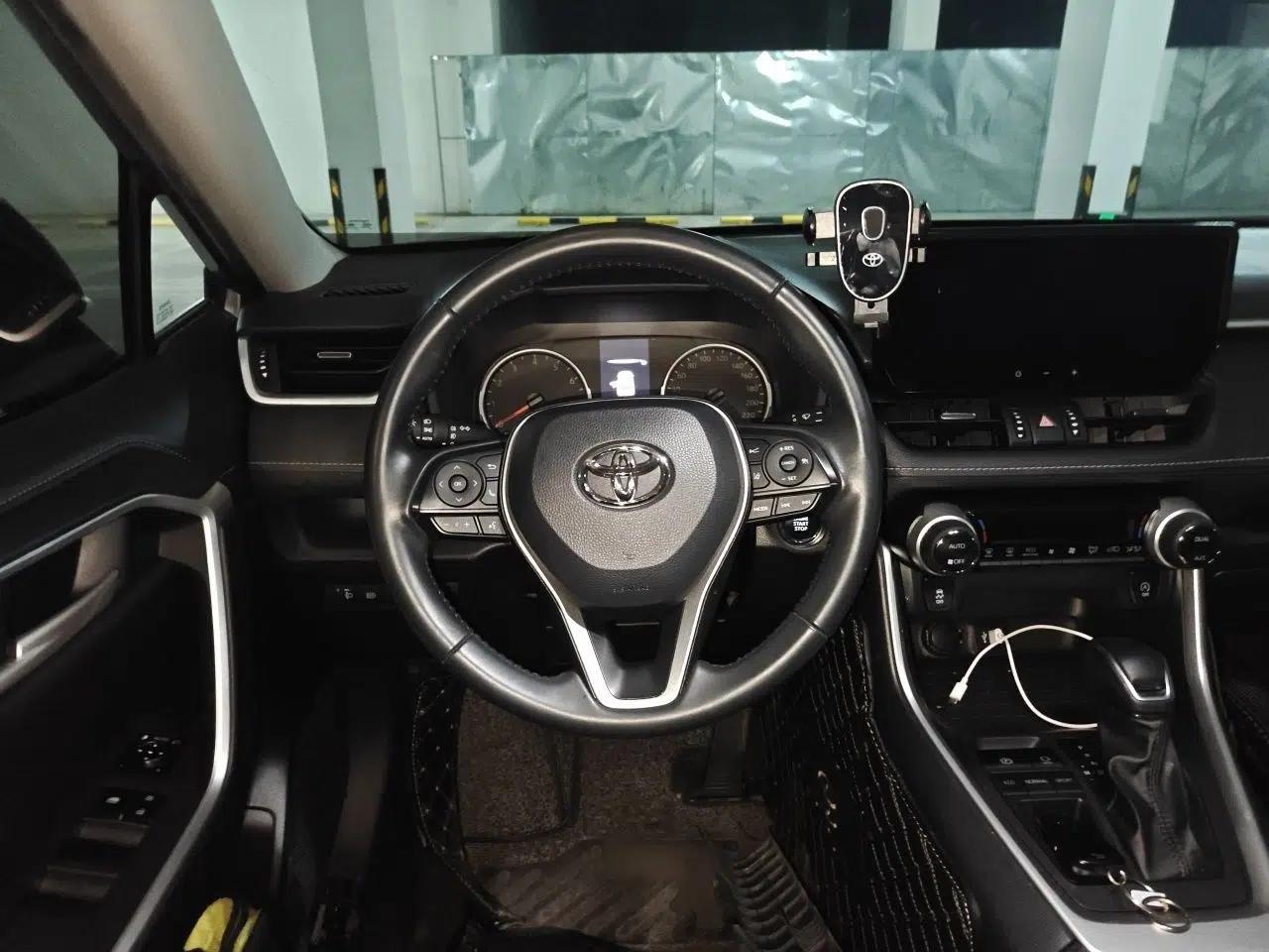 Toyota Wildlander 2023 2.0L CVT Two-Wheel Drive Urban Edition — миниатюра 10