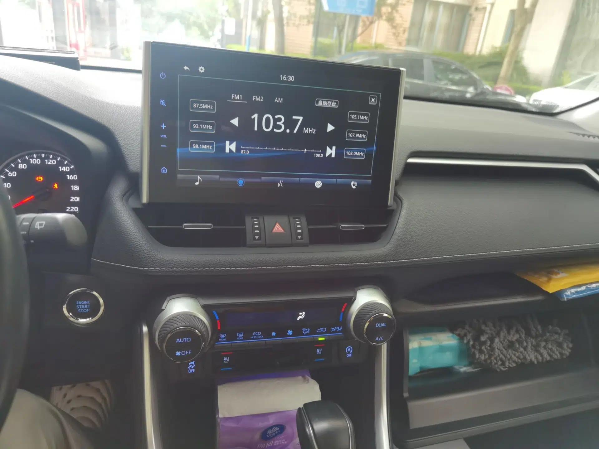 Toyota Wildlander 2022 2.0L CVT Two-Wheel Drive Prestige Edition — миниатюра 13