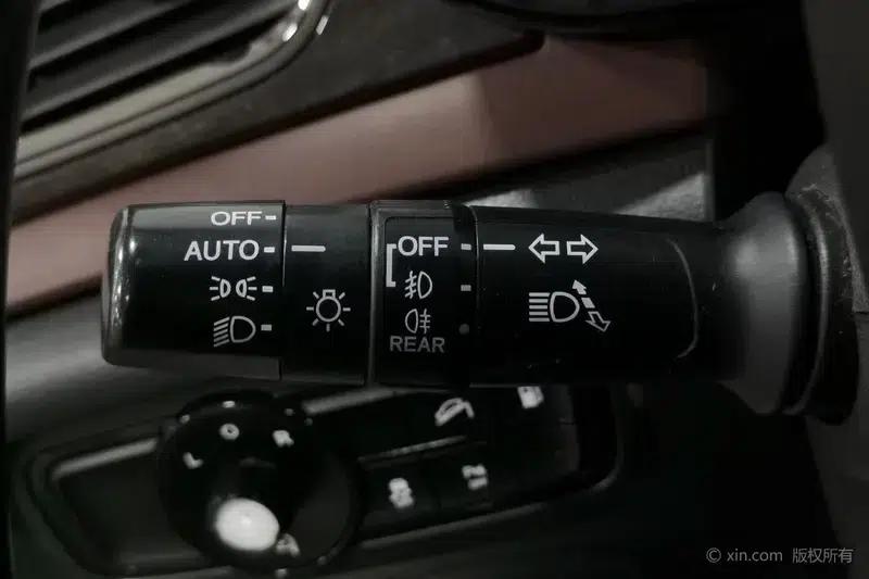 Trumpchi GS8 2017 320T 2WD Luxury Intelligent Connected Edition 7-Seater — миниатюра 16