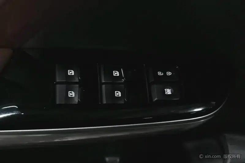 Trumpchi GS8 2017 320T 2WD Luxury Intelligent Connected Edition 7-Seater — миниатюра 22